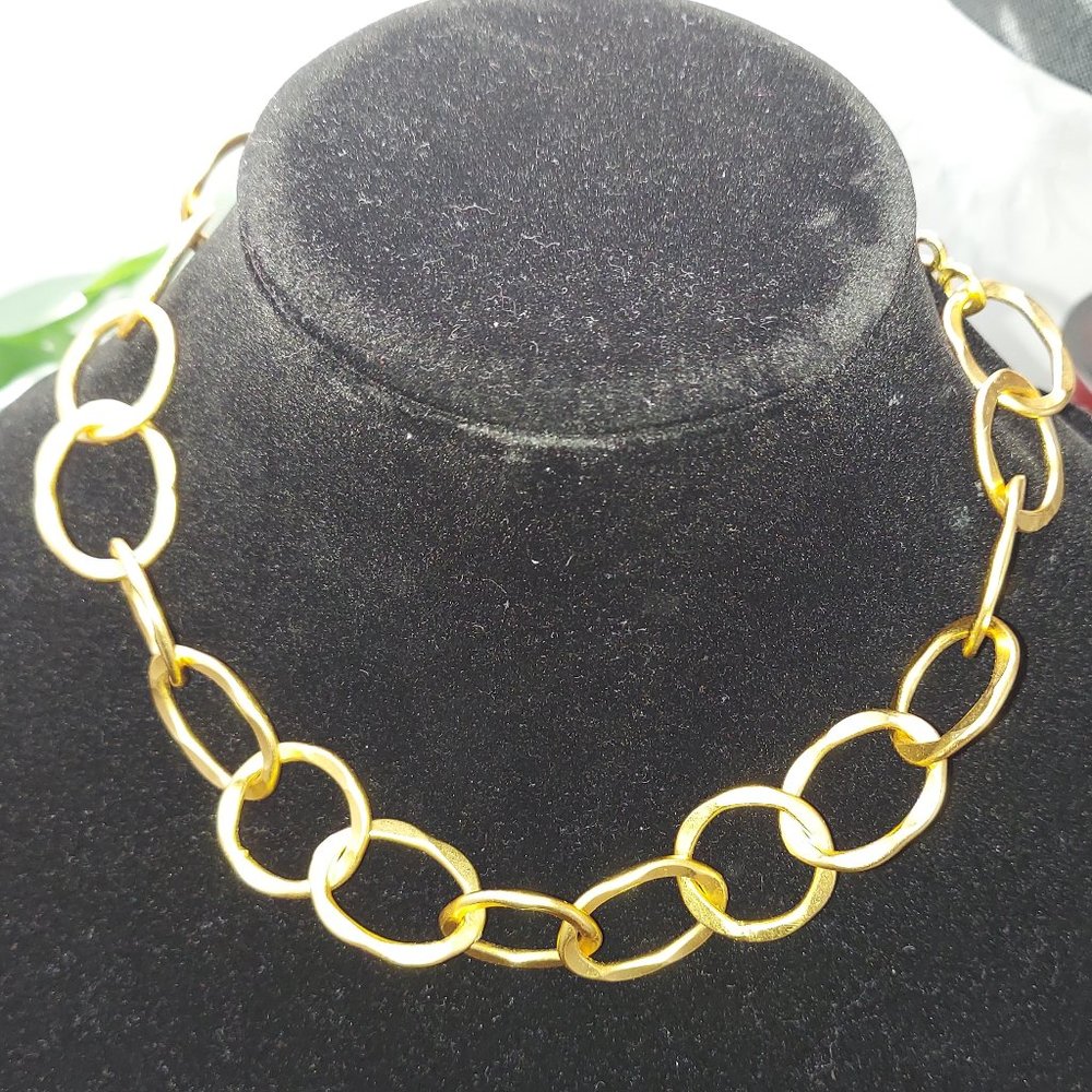 Gold irregular round link necklace